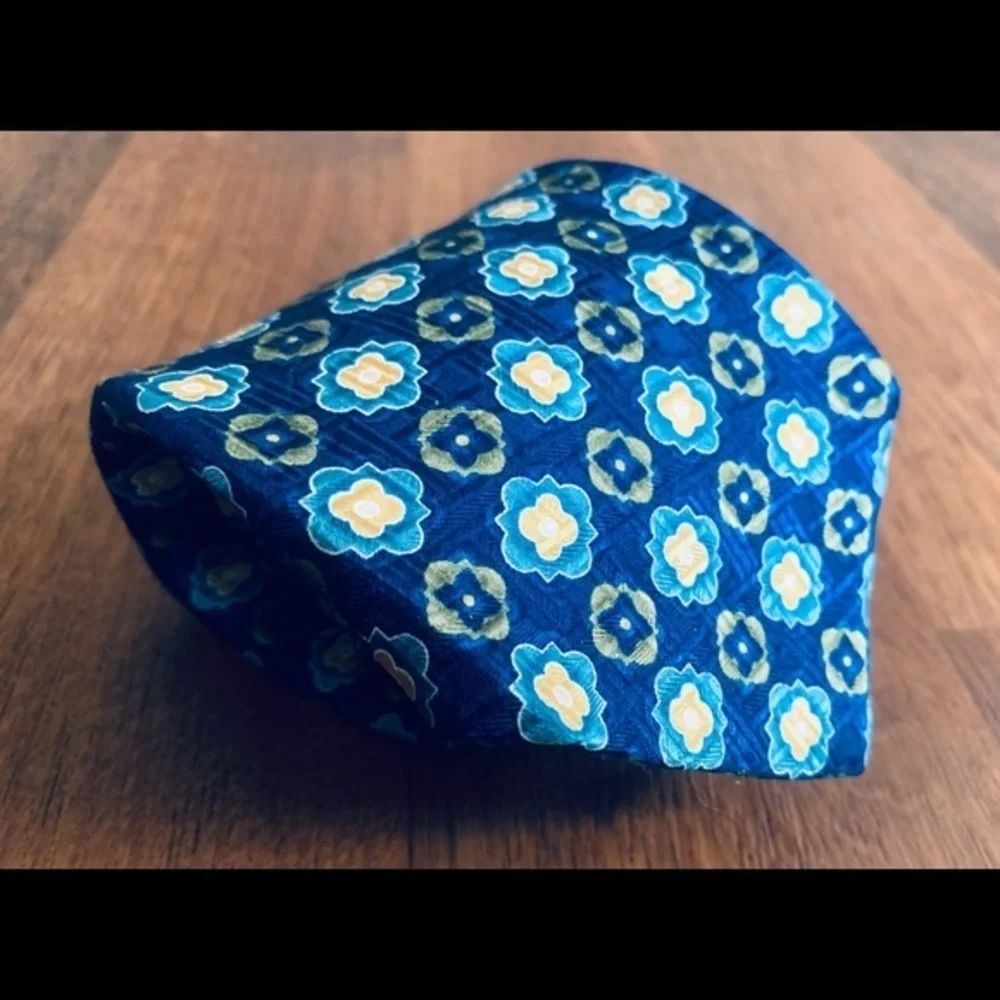 Michelson’s Satin “Seven Fold” Tie
